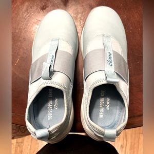 Cloves Nursing Shoes